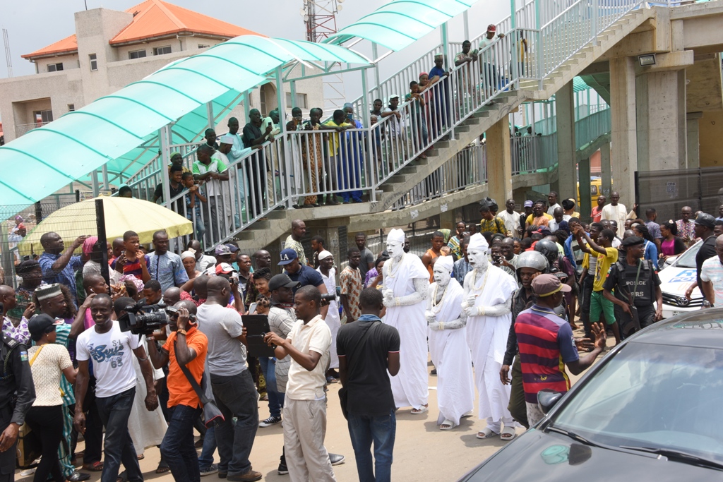 Photo of THREE WISE MEN DISTRIBUTE GIFTS TO HERALD LAGOS @ 50 CELEBRATIONS ACROSS THE STATE