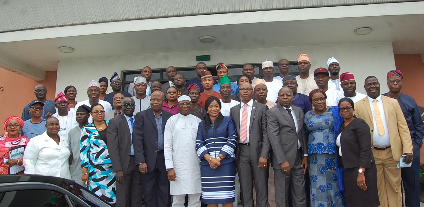 Photo of AMBODE CHARGES NEWLY ELECTED LG CHAIRMEN TO ENSURE ALL-INCLUSIVE GOVERNANCE