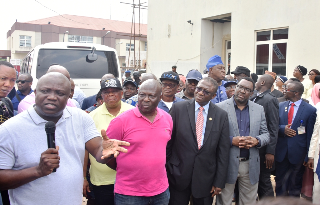 Photo of AMBODE ORDERS CONTRACTORS TO COMPLETE AYINKE HOUSE IN SIX MONTHS