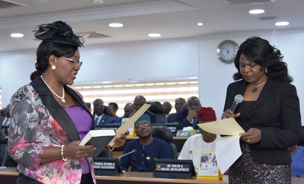 Photo of GOV. AMBODE PRESIDES OVER THE SWEARING-IN OF NEW HEAD OF SERVICE, MRS. FOLASADE ADESOYE AT LAGOS HOUSE, IKEJA