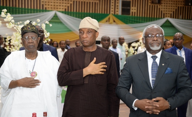 Photo of AMBODE AT THE YEAR 2017 NIGERIA MEDIA MERIT AWARD