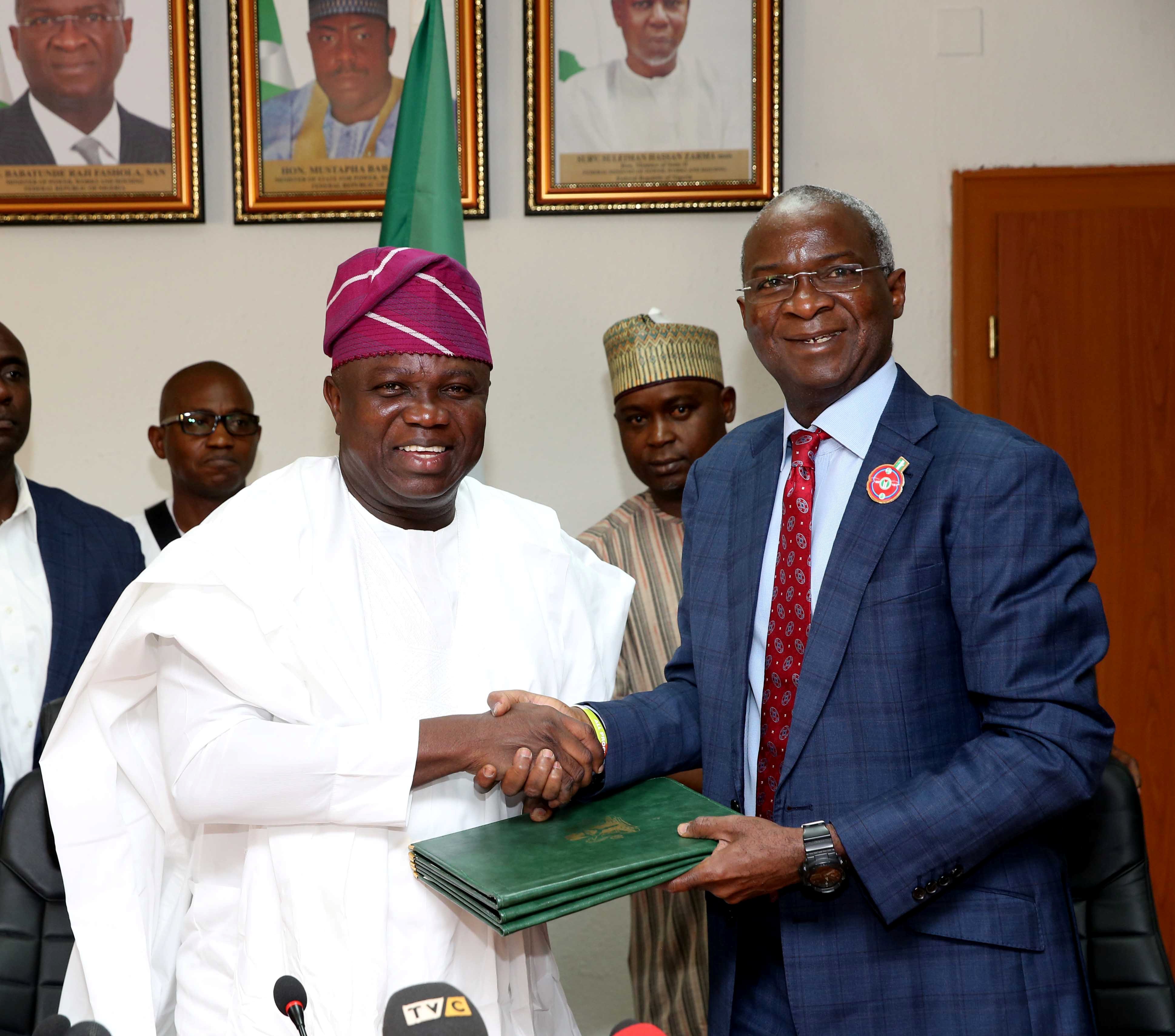 Photo of 20 YEARS AFTER, FG COMPLETES HANDING OVER OF PRESIDENTIAL LODGE, MARINA TO LASG