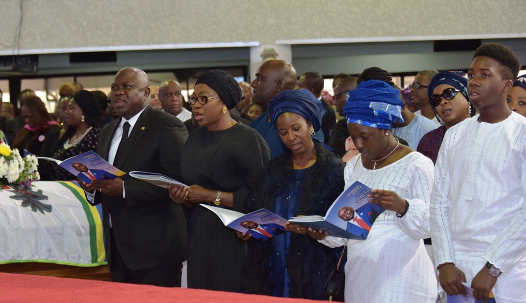 Photo of TEARS, TRIBUTES AS DEJI TINUBU MAKES FINAL JOURNEY HOME