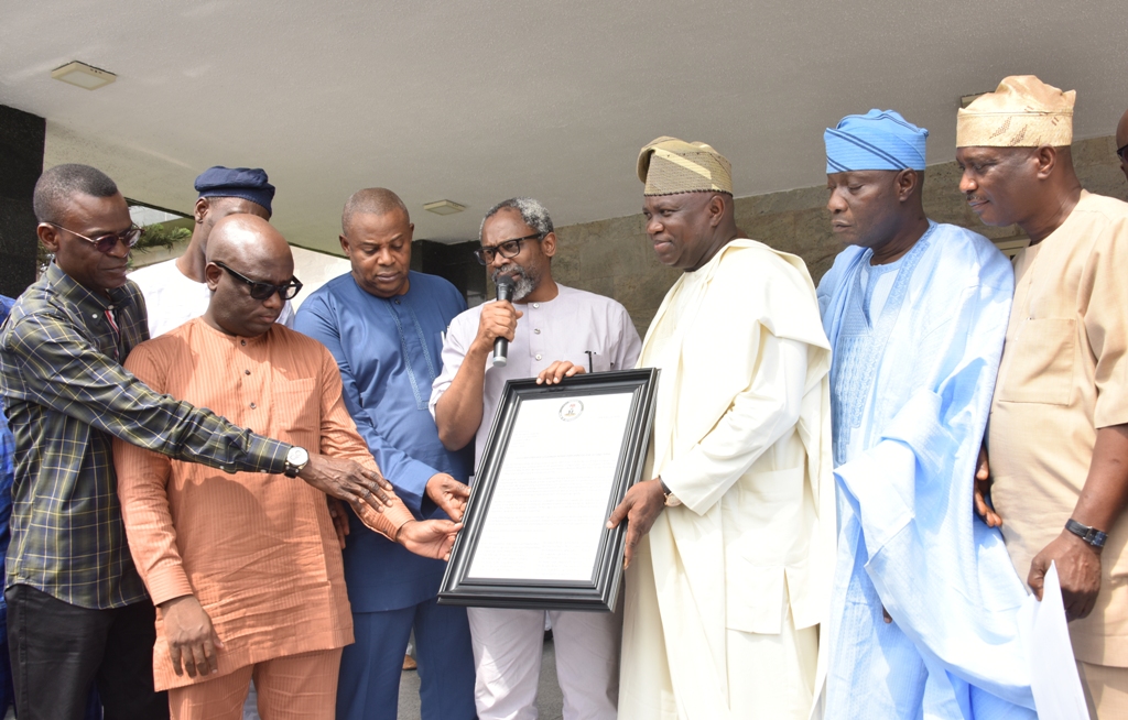 Photo of LAGOS APC REPS ENDORSE AMBODE FOR SECOND TERM