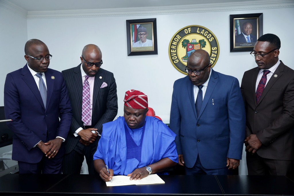 Photo of AMBODE SIGNS N1.046TR Y2018 BUDGET INTO LAW