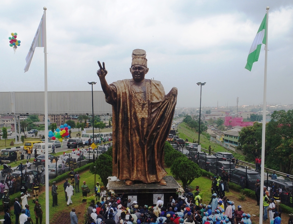 Photo of AMBODE UNVEILS 46-FEET STATUE OF M.K.O ABIOLA IN LAGOS